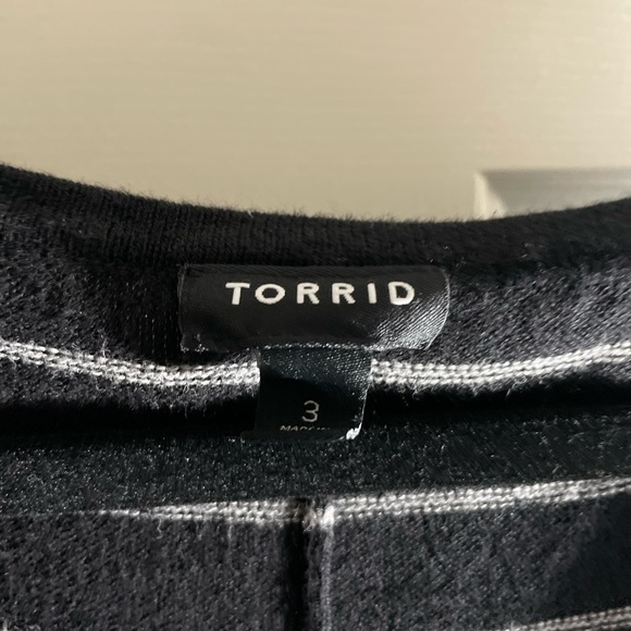 Torrid 3 Black white striped Side Drawstring Pullover  3/4 Sleeve Sweater - Picture 3 of 5